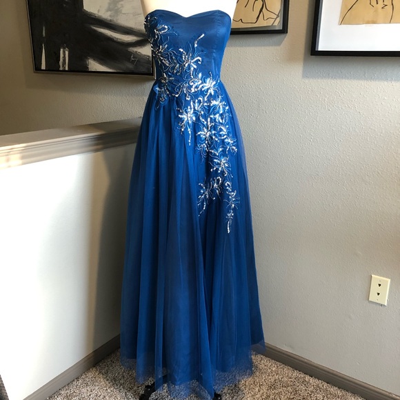 Adrianna Papell Dresses & Skirts - HAILEY ADRIANNA PAPELL dark blue tulle ball gown with silver sequins and beading